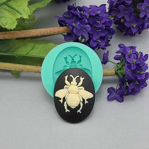A flexible silicone mold featuring a detailed bee cameo design, perfect for crafting resin jewelry, polymer clay figurines, and DIY projects. The reusable mold is ideal for creating handmade pendants, decorations, and gifts.