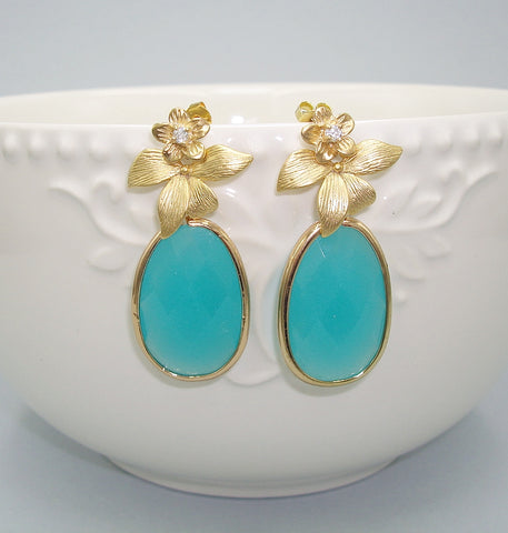 Beautifully Faceted Turquoise Crystal Drops with a Flower